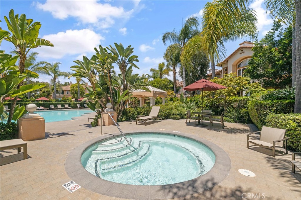 3204 Ladrillo Aisle