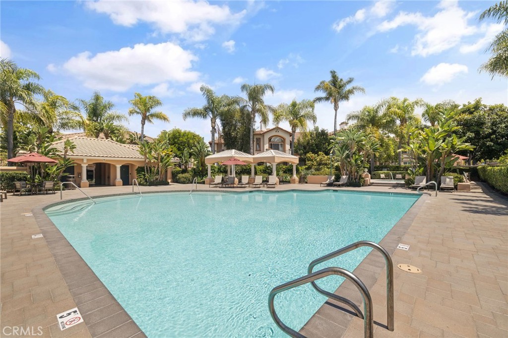 3204 Ladrillo Aisle