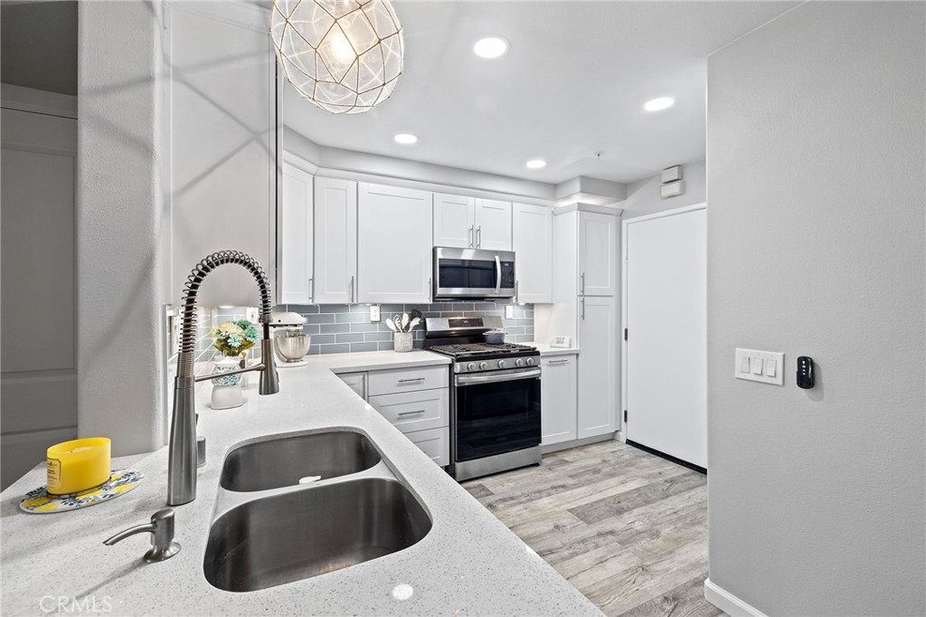 3204 Ladrillo Aisle