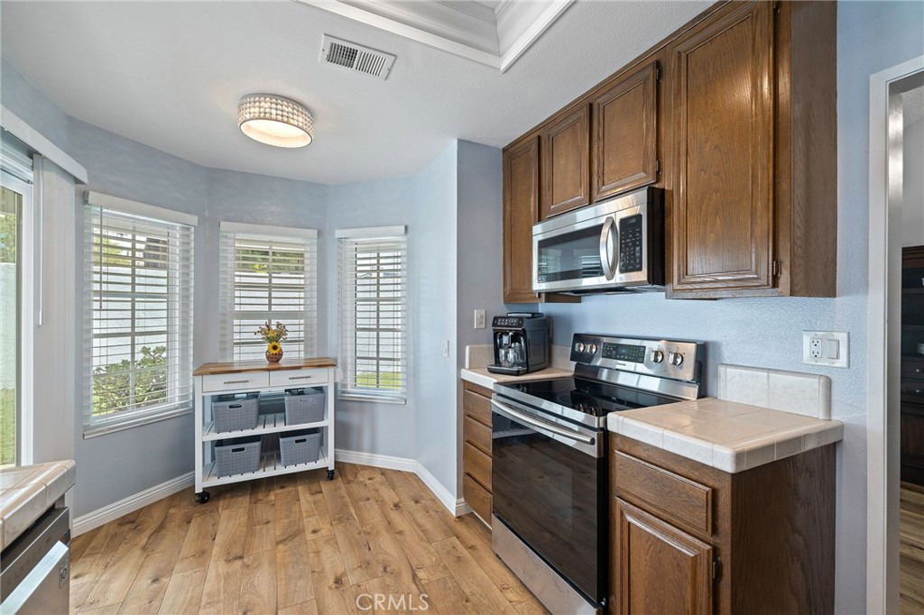 14 Aldergrove
