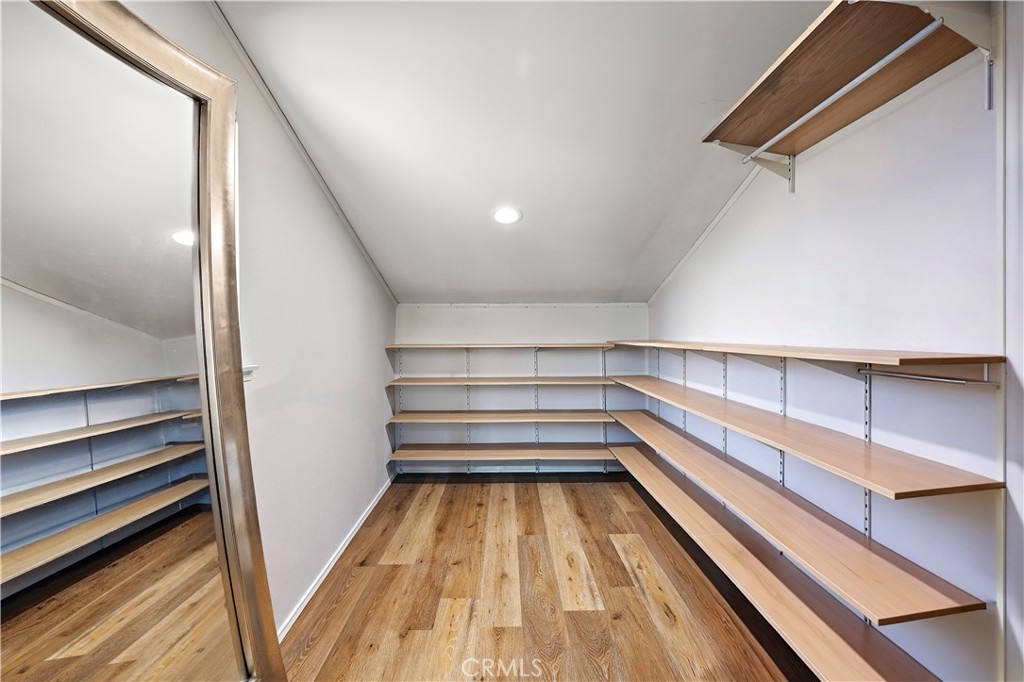1570 W Tedmar