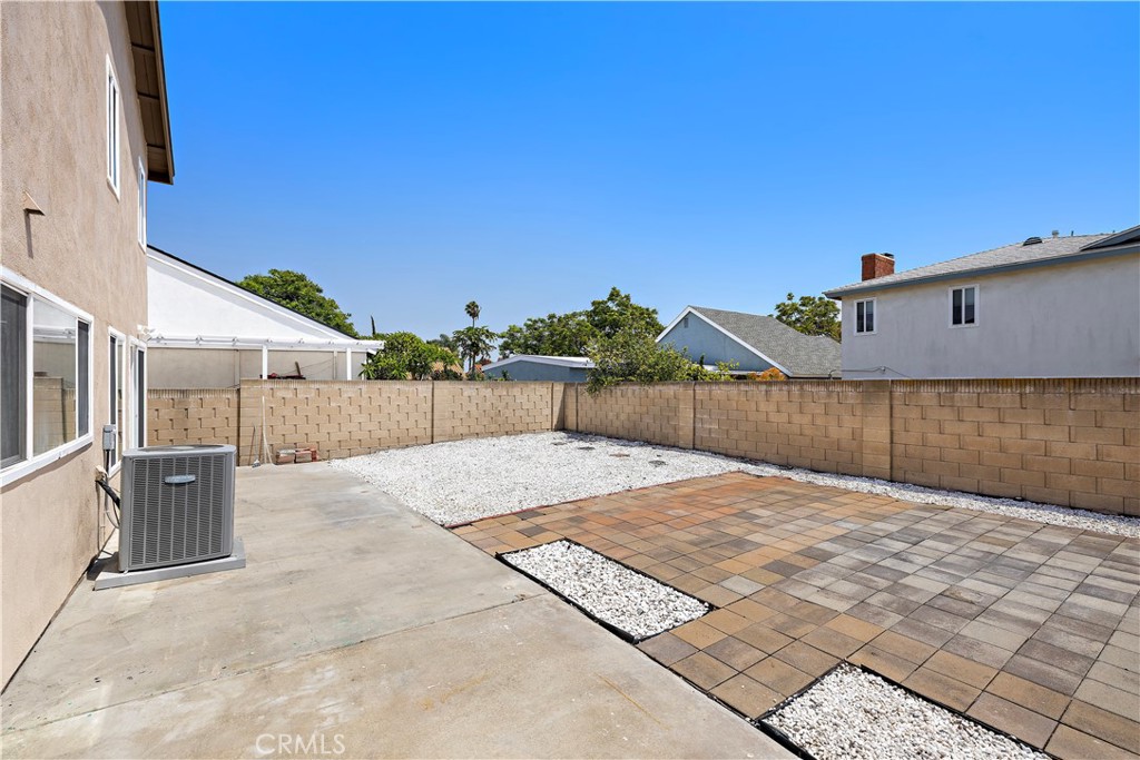 1570 W Tedmar