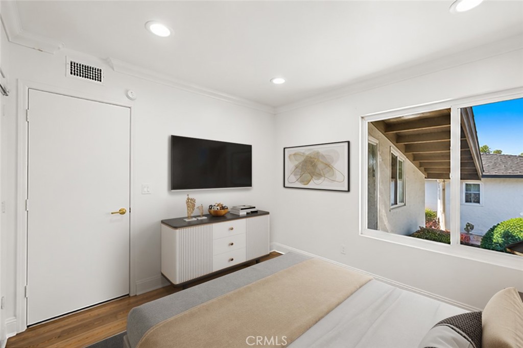 1570 W Tedmar