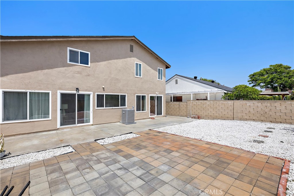 1570 W Tedmar