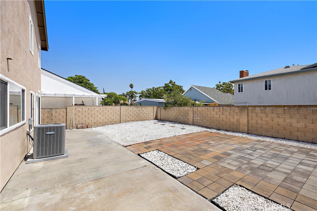 1570 W Tedmar