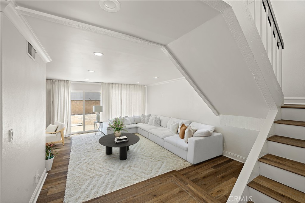 1570 W Tedmar