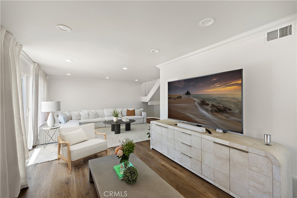 1570 W Tedmar
