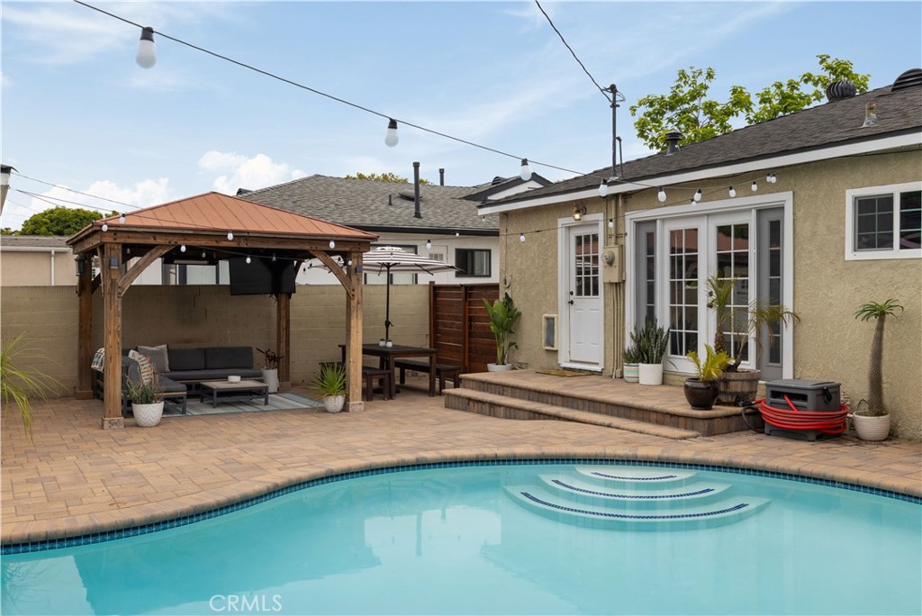 6541 E Walkerton