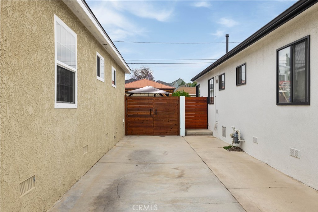 6541 E Walkerton