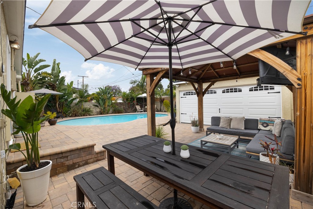 6541 E Walkerton