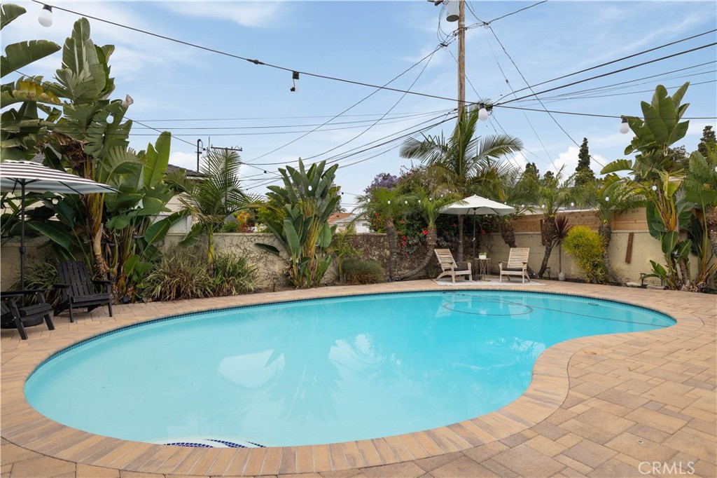 6541 E Walkerton