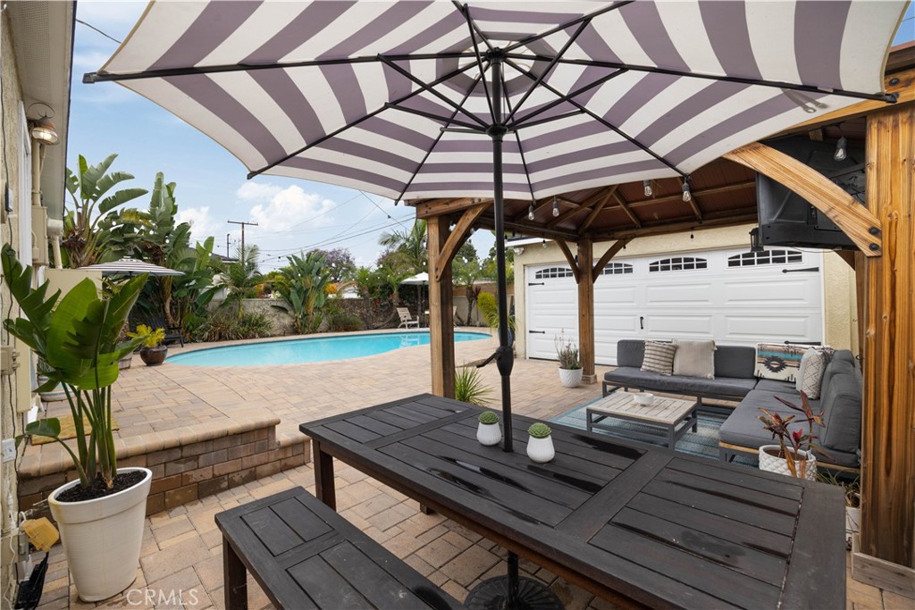 6541 E Walkerton