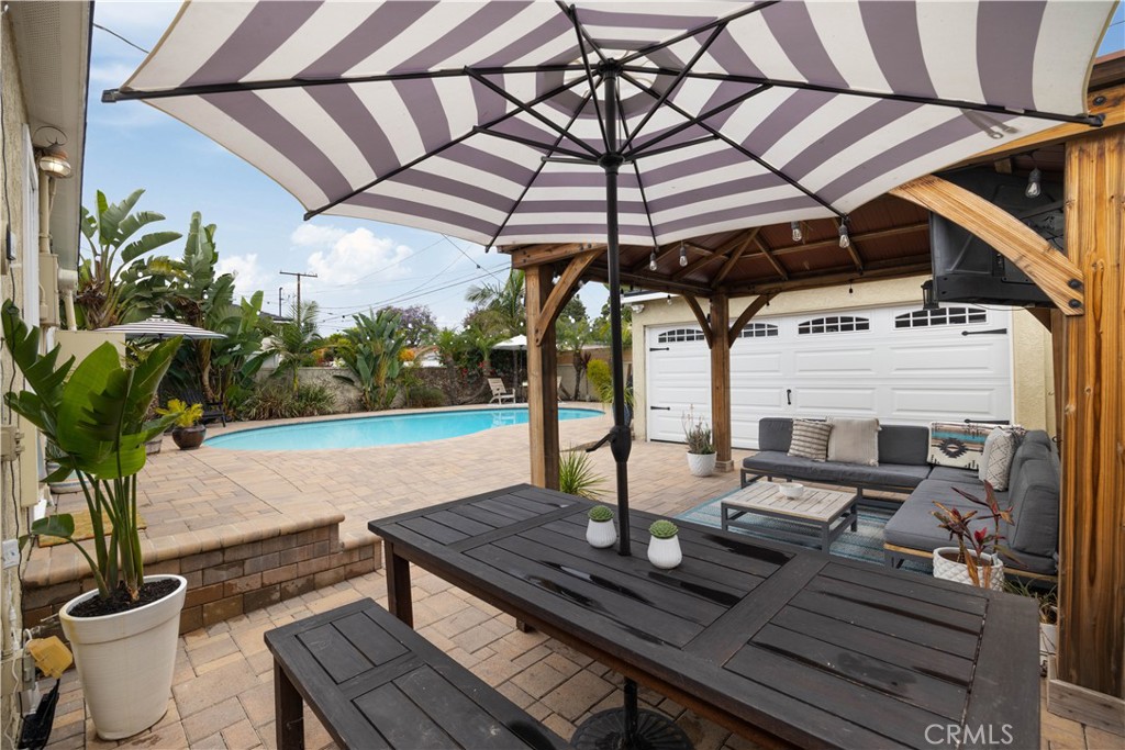 6541 E Walkerton