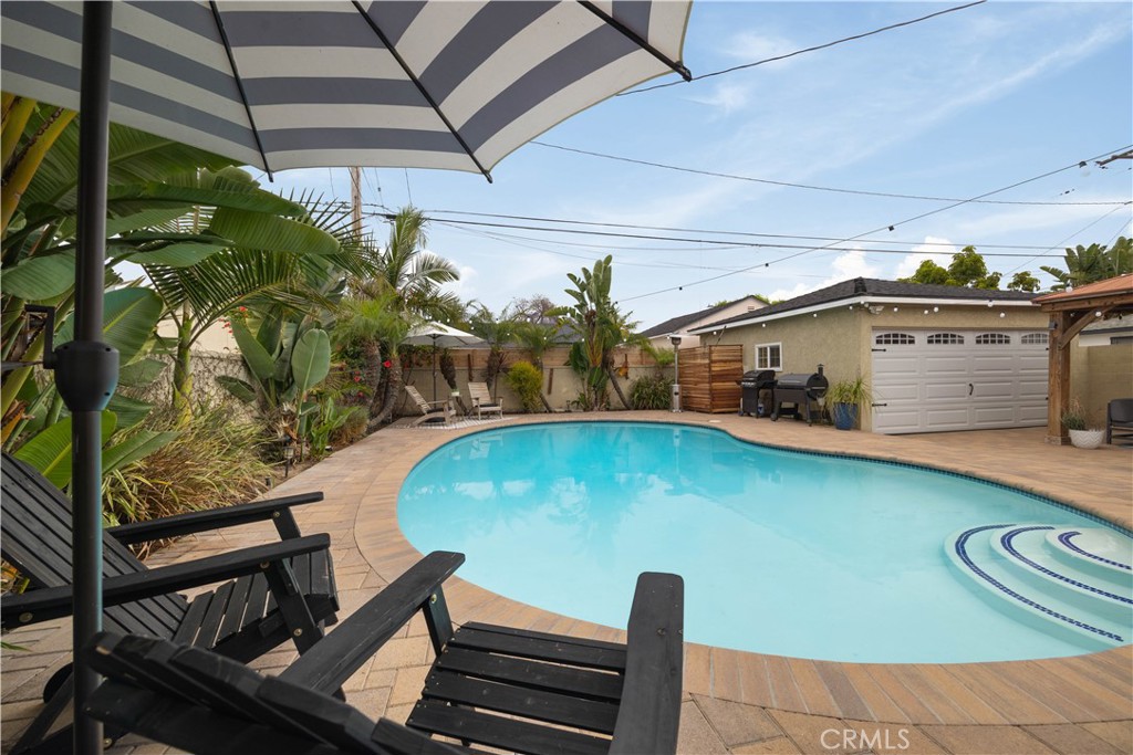 6541 E Walkerton