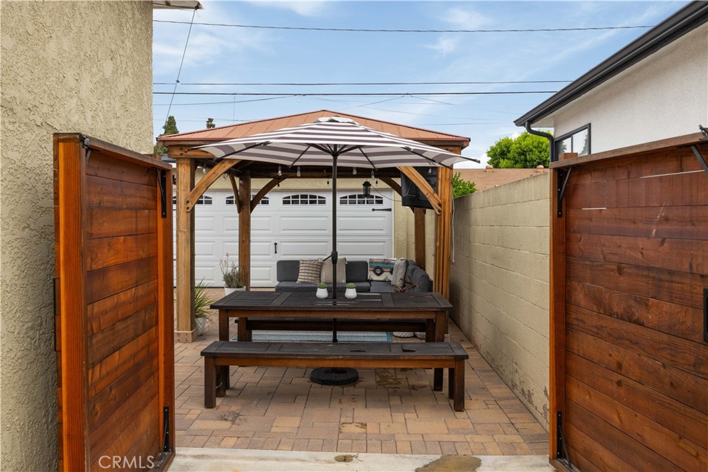 6541 E Walkerton