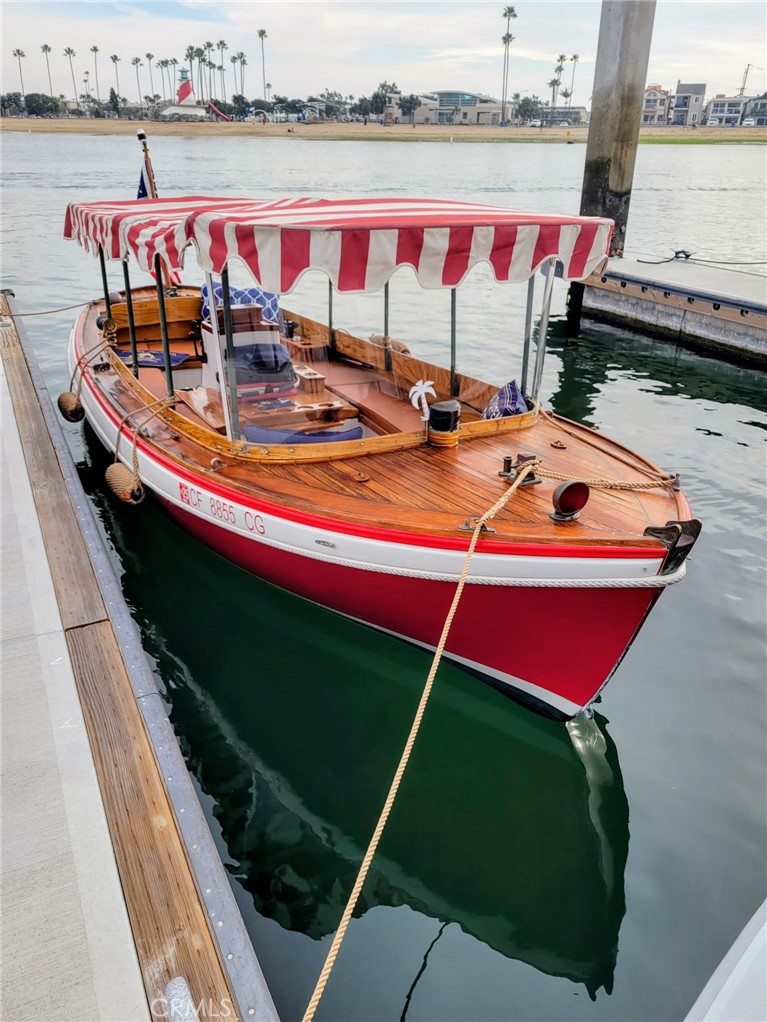 39 El Paseo