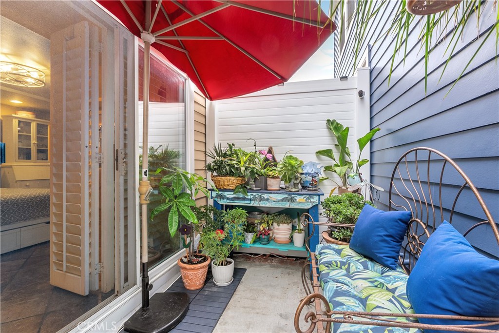 39 El Paseo