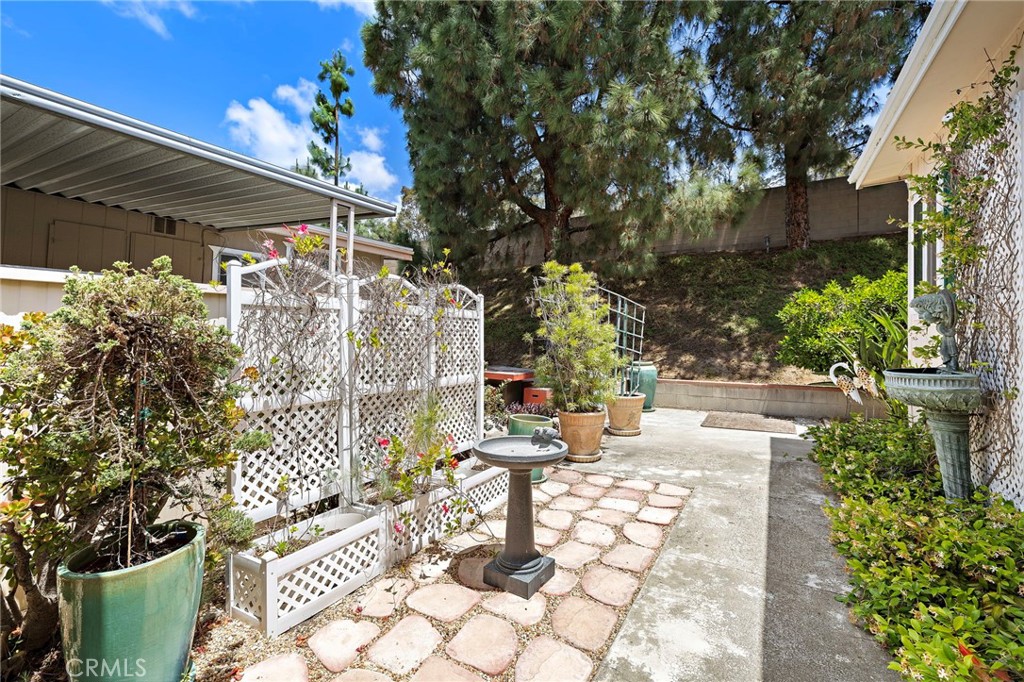 24001 Muirlands Boulevard 122