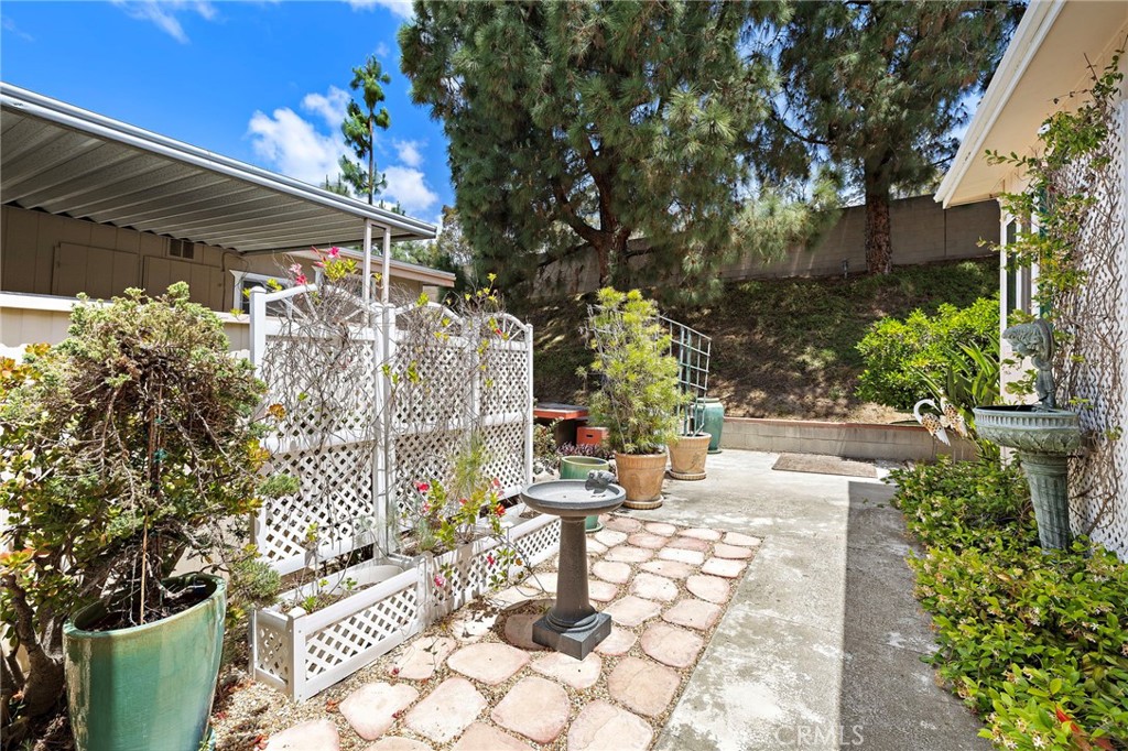 24001 Muirlands Boulevard 122