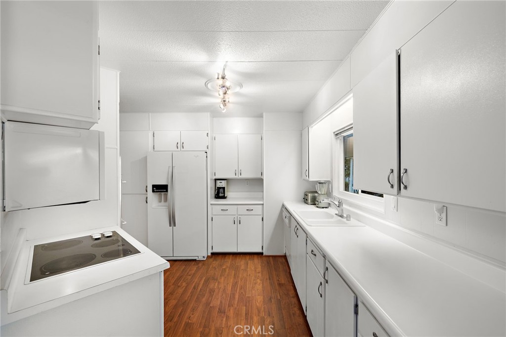 24001 Muirlands Boulevard 122