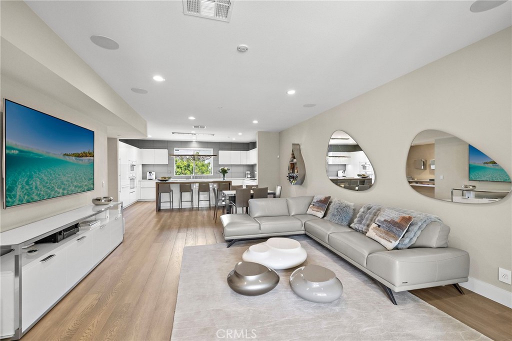 745 Beacon