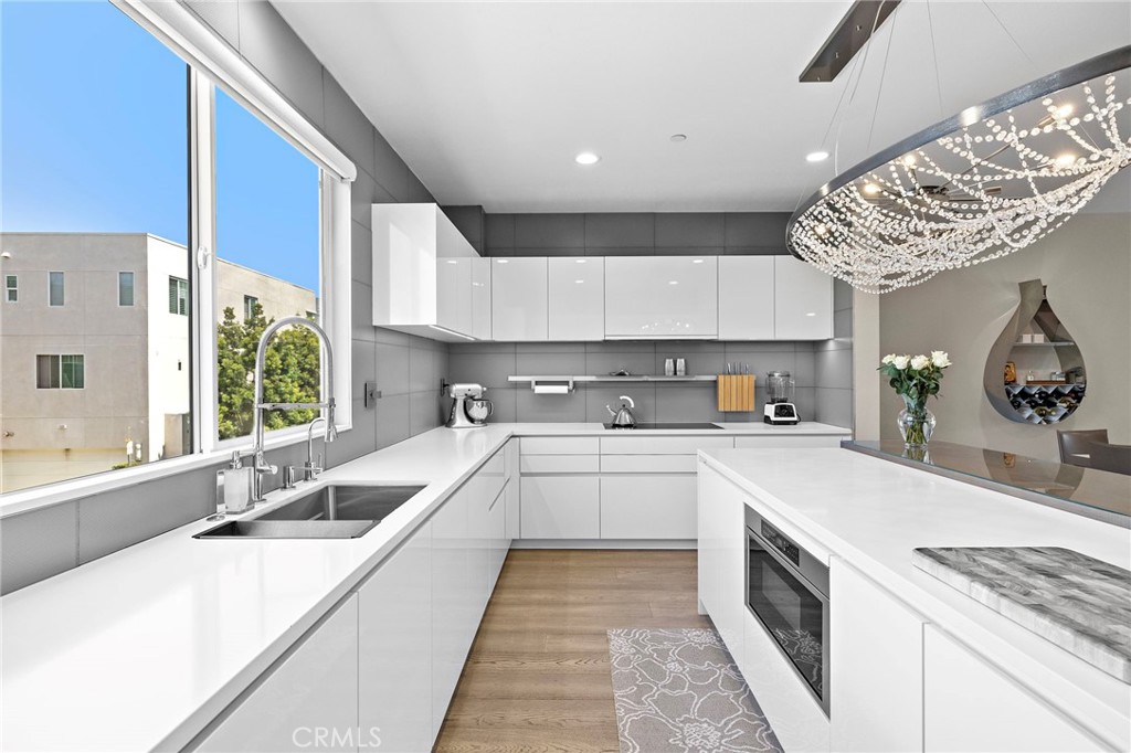 745 Beacon
