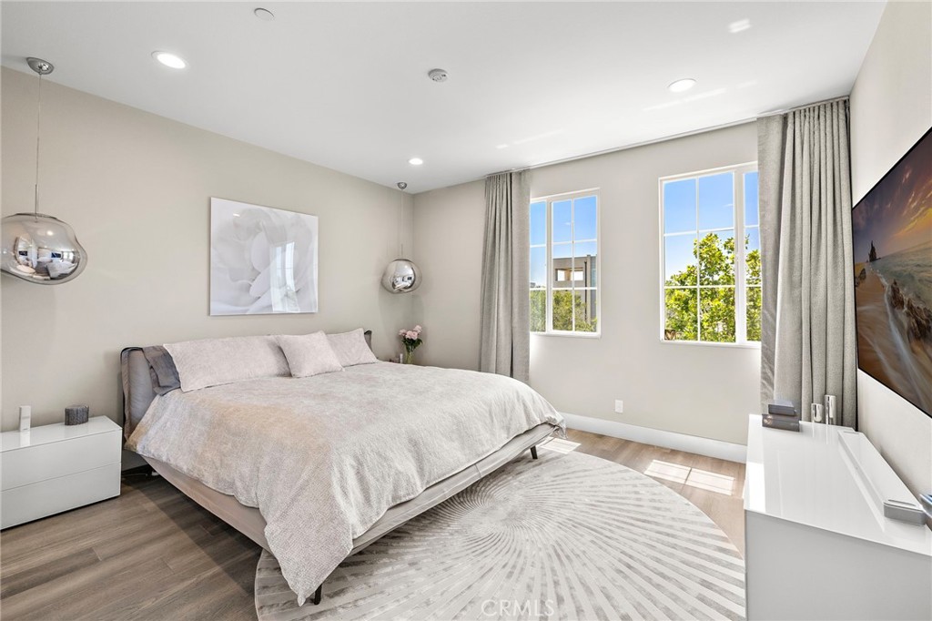 745 Beacon