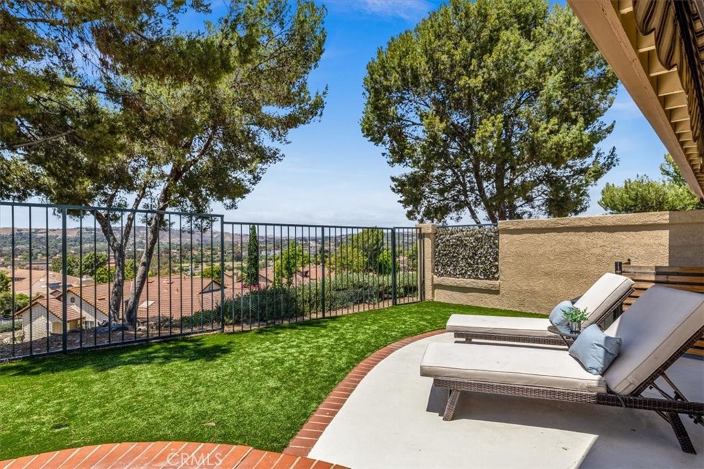 27355 Paseo Laguna