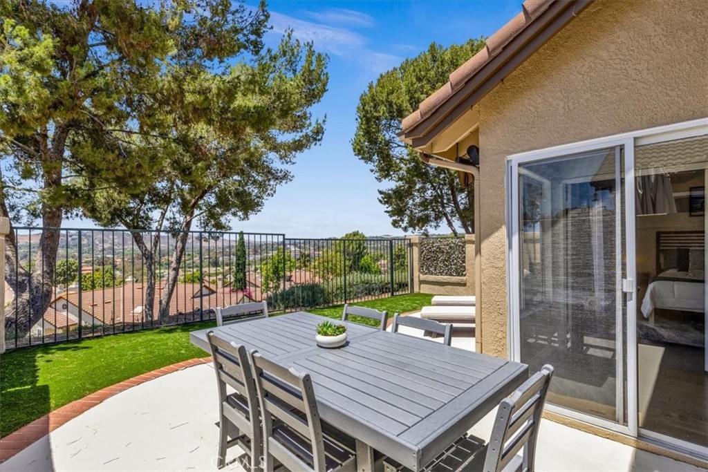27355 Paseo Laguna
