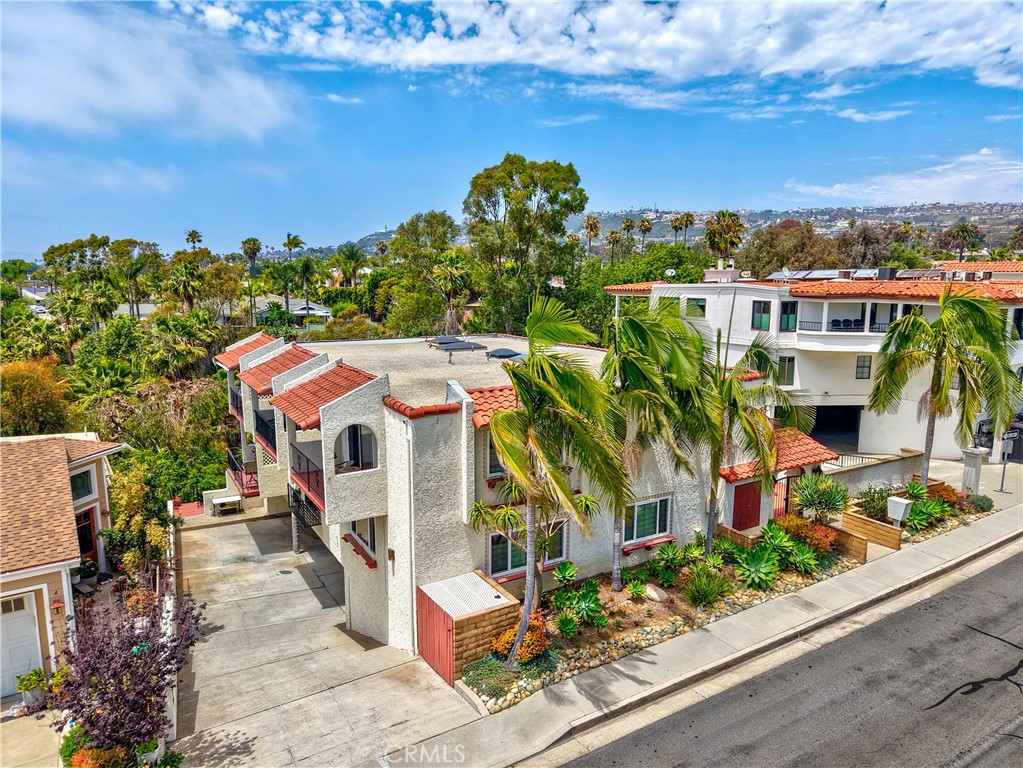 212 Avenida Montalvo E