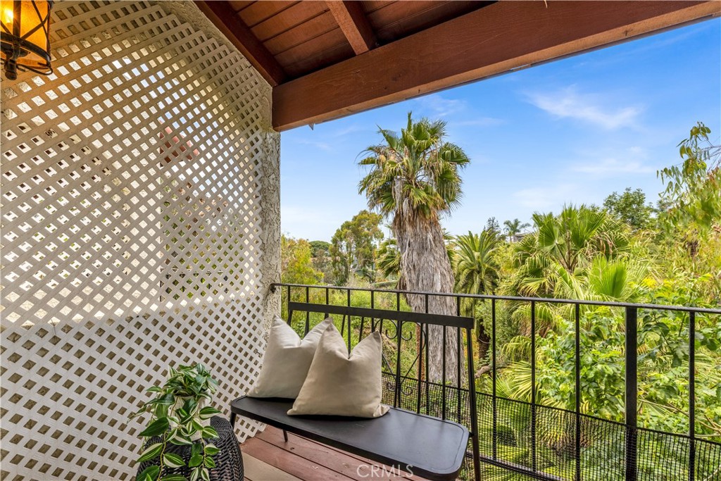 212 Avenida Montalvo E