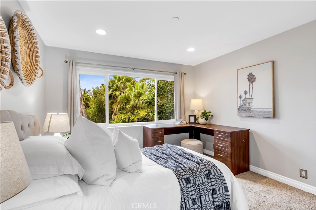 212 Avenida Montalvo E