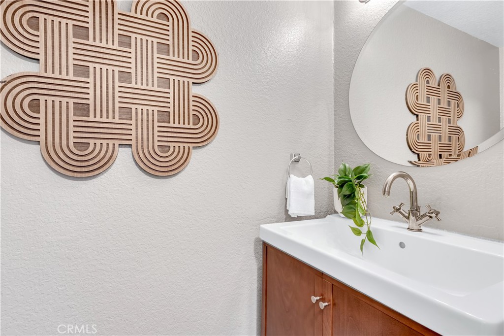 212 Avenida Montalvo E
