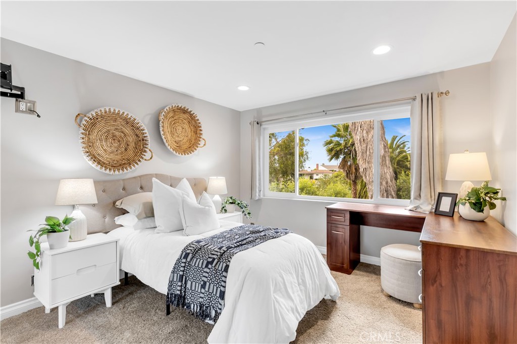 212 Avenida Montalvo E