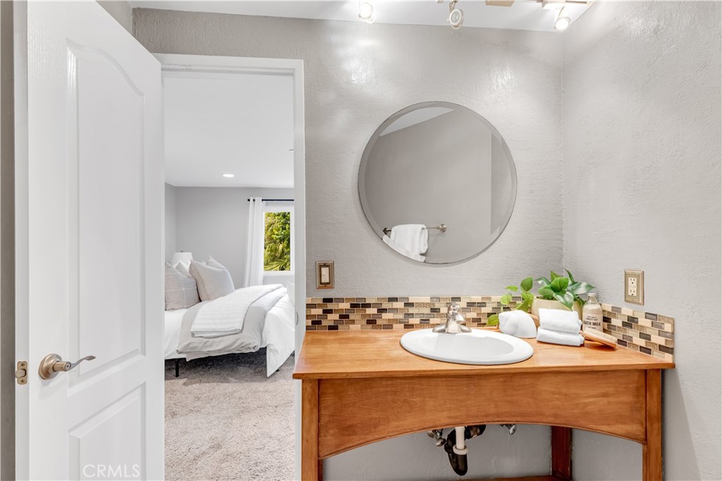 212 Avenida Montalvo E