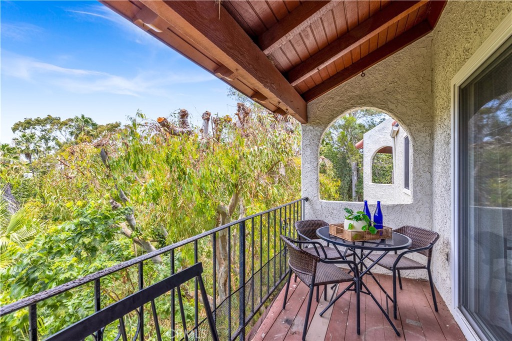 212 Avenida Montalvo E