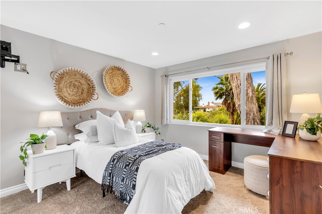 212 Avenida Montalvo E