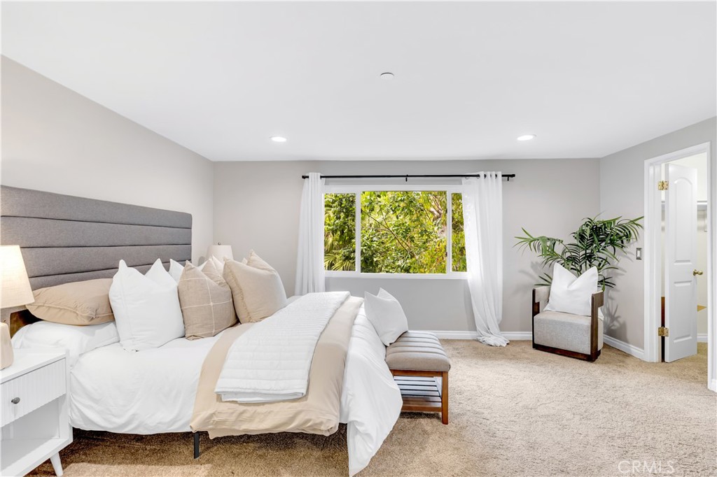 212 Avenida Montalvo E