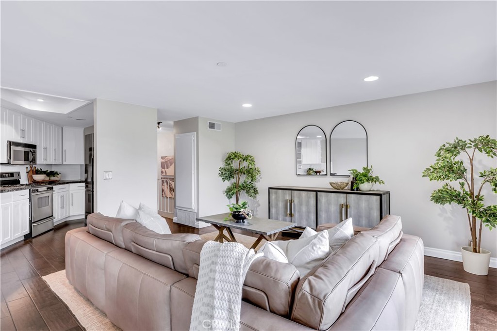 212 Avenida Montalvo E