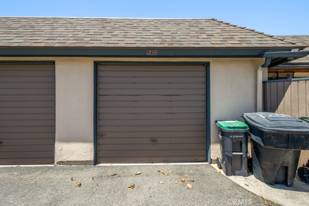 1239 E Bell