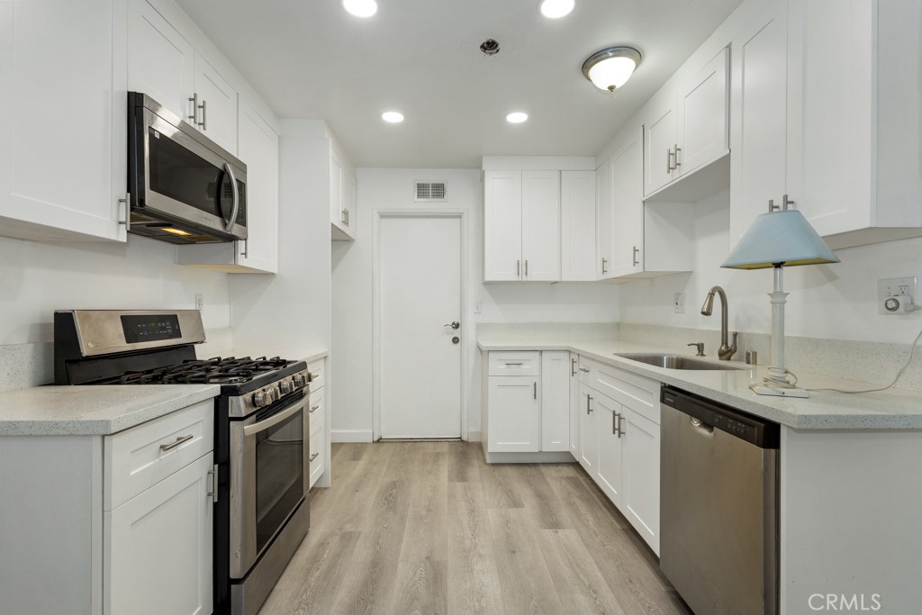 1239 E Bell