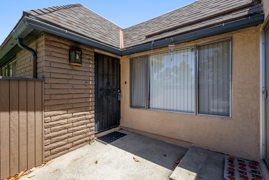 1239 E Bell