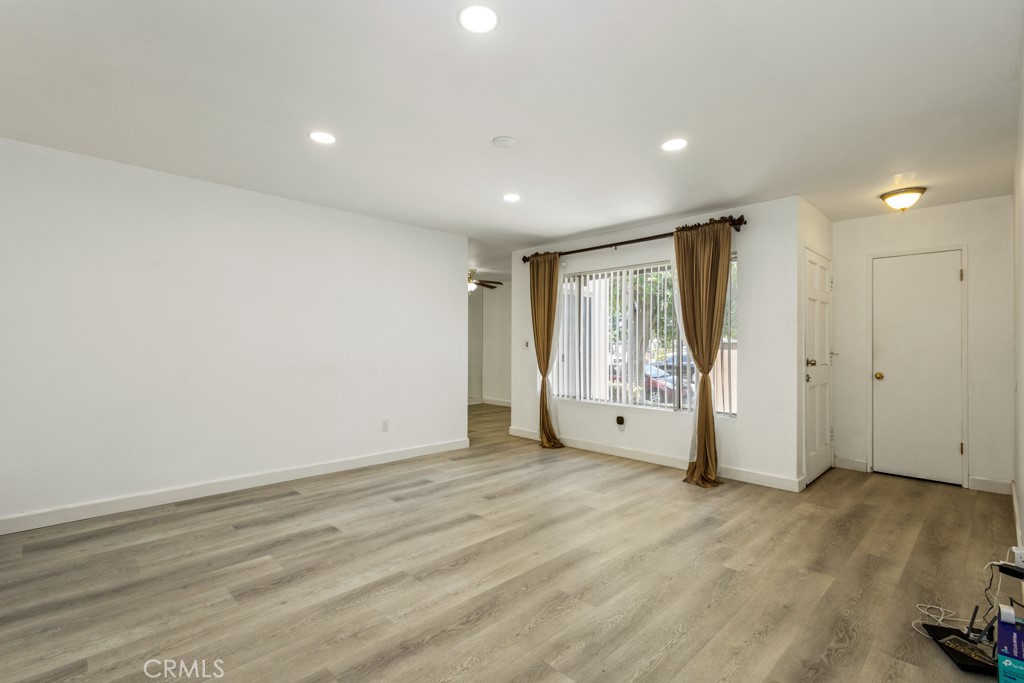 1239 E Bell