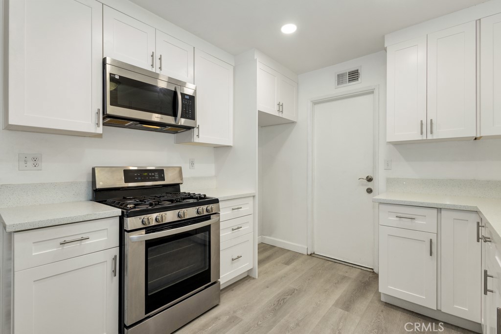 1239 E Bell