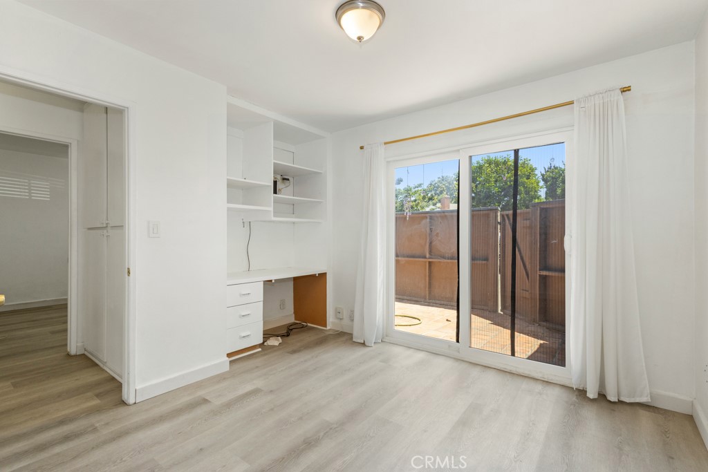1239 E Bell