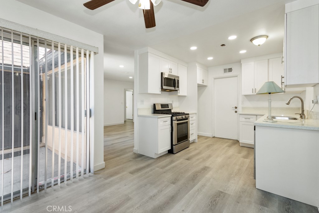 1239 E Bell