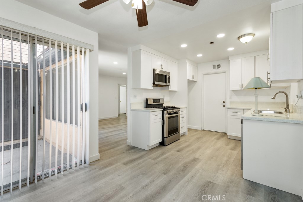 1239 E Bell