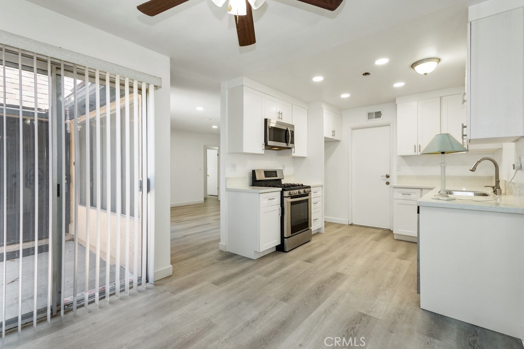 1239 E Bell