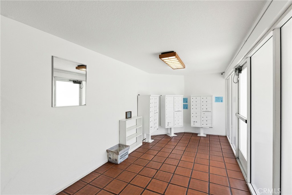 1121 Obispo Avenue 304