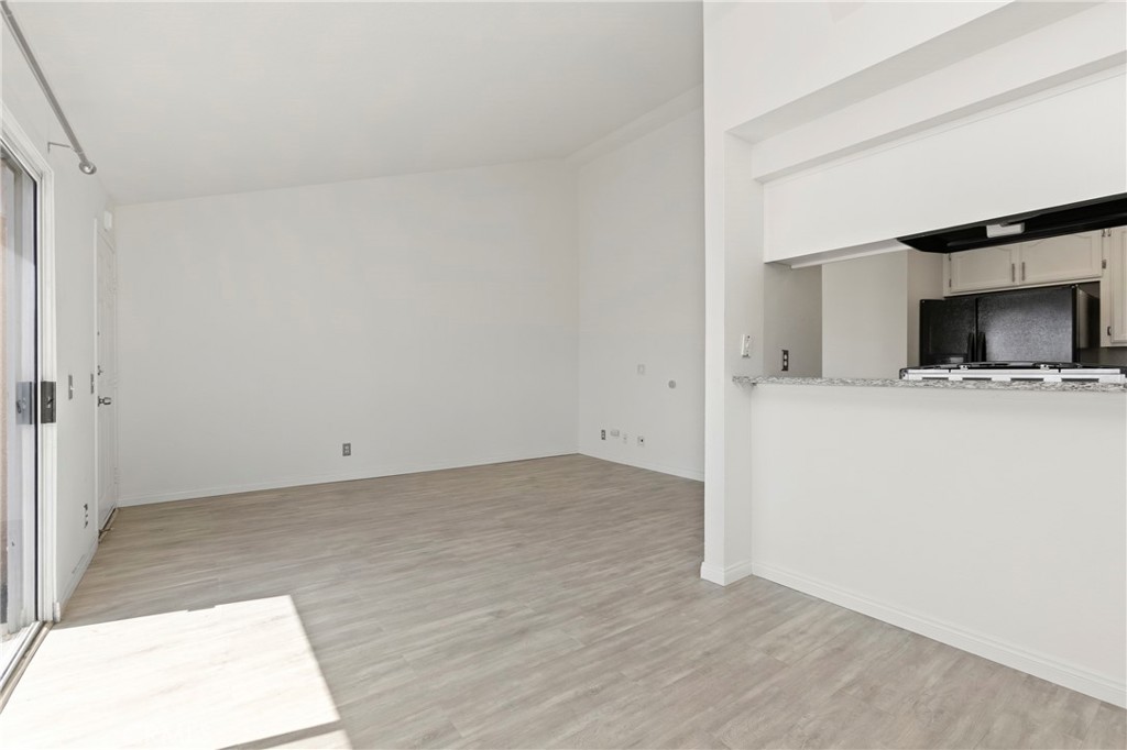1121 Obispo Avenue 304
